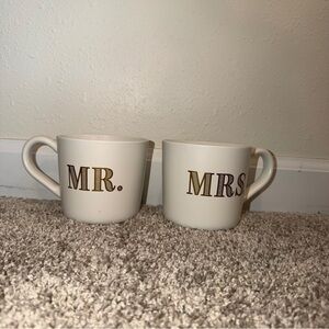 Mr. and Mrs. White Ceramic Mug Set